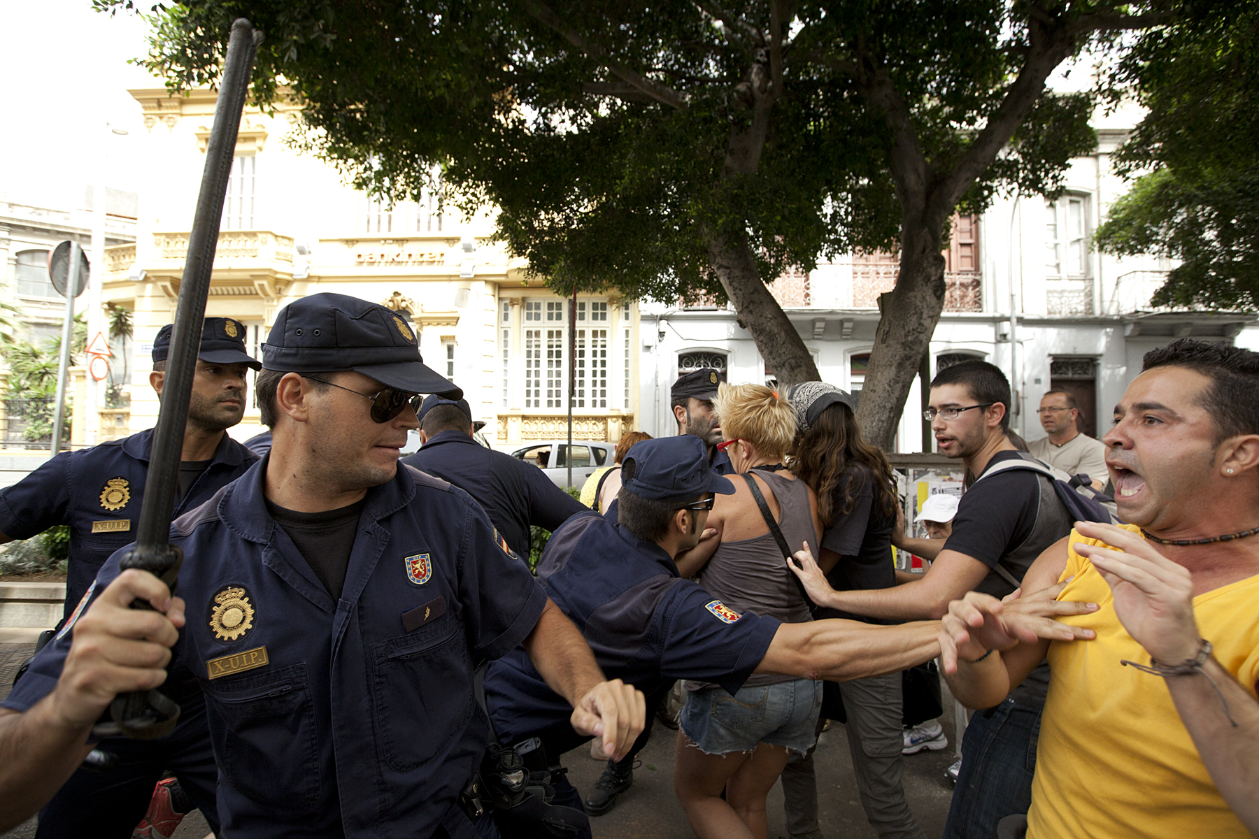 ENFRENTEAMIENTO MANIFESTANTES POLICêA